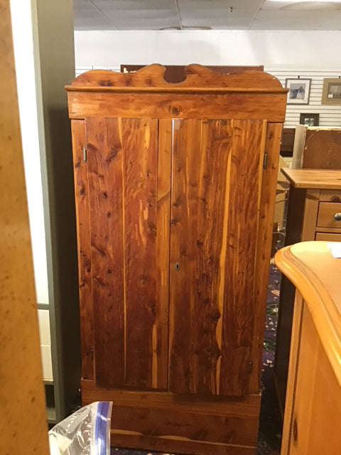 Cedar Wardrobe – Consign-it Furniture, LLC